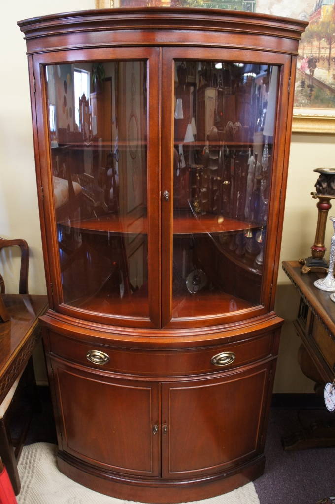 Unique Bassett Furniture Corner Cabinet Display Case Curio Curved Glass   DSC03017.JPG