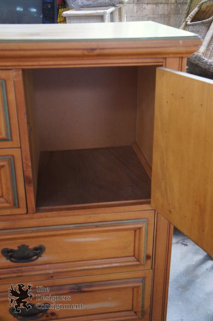 Young Hinkle Distressed Pine Cape Cod Bedroom Set Vanity Dresser Nightstand