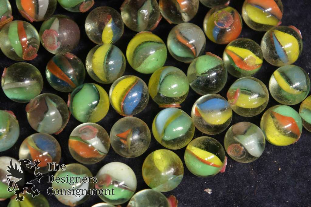 82 Vintage Machine Made Uranium Vaseline Glass Marbles Green Glow Cats Eye Core 6909