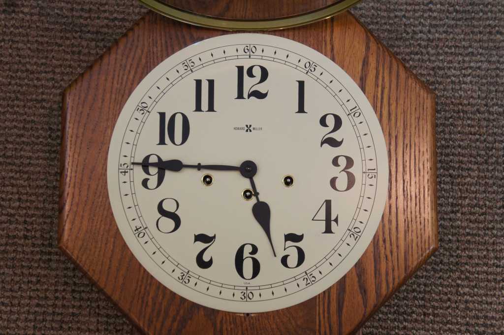 Howard Miller 612533 Regulator Wall Hanging Clock Oak Westminster Chime
