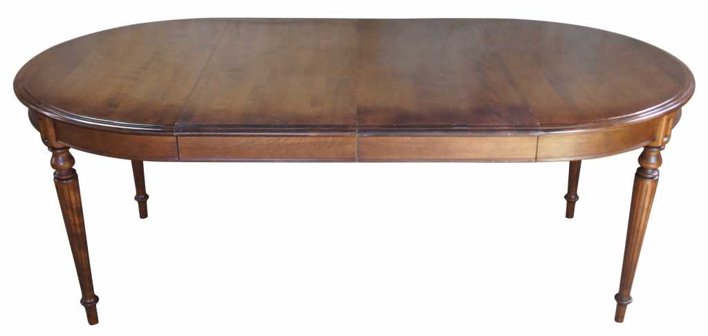 Ethan Allen Classic Manner Round Maple Extension Breakfast Dining Table