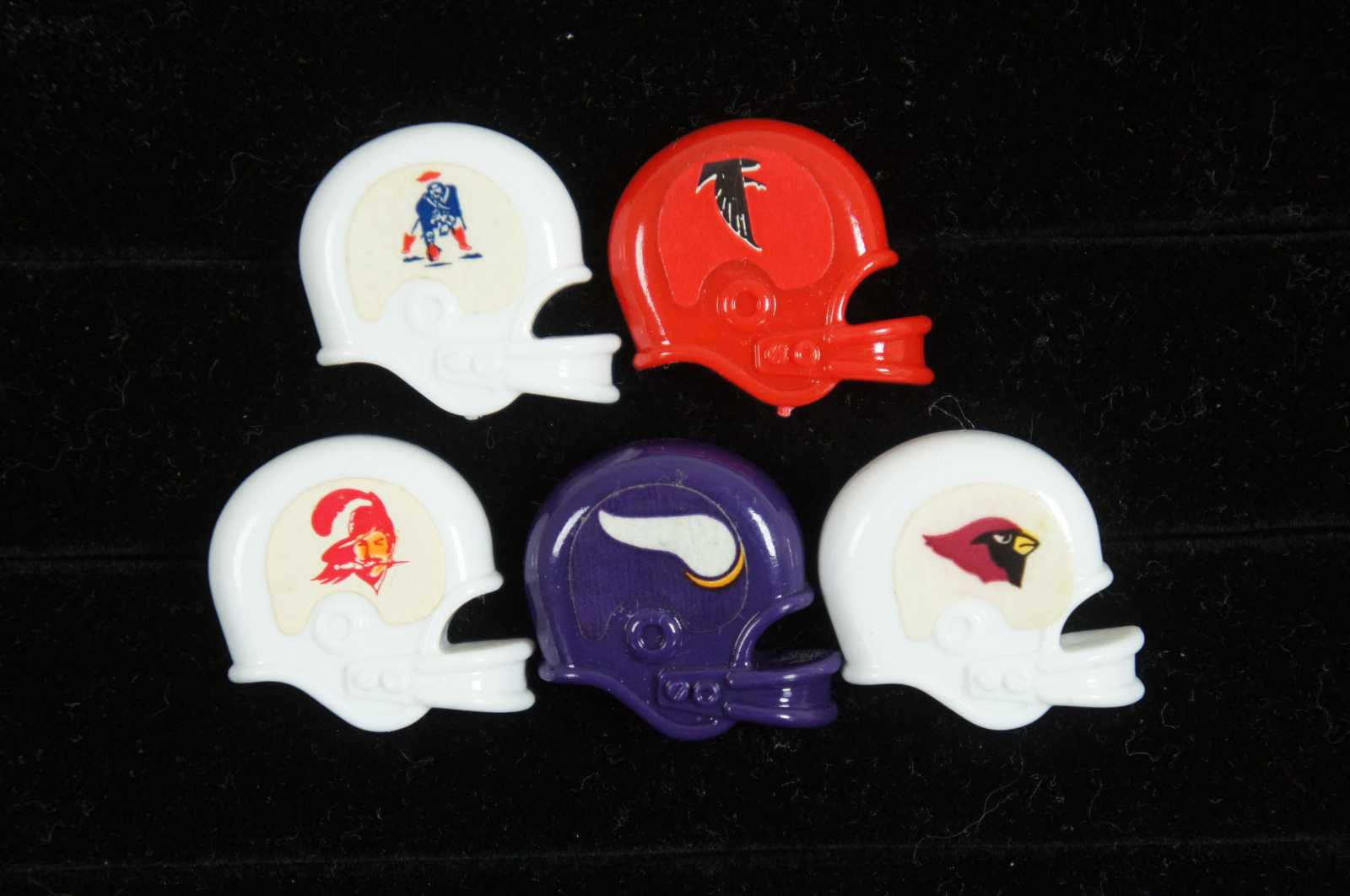 Lot Detail - Lot of (28) Vintage NFL Team Helmets Pushback Pins