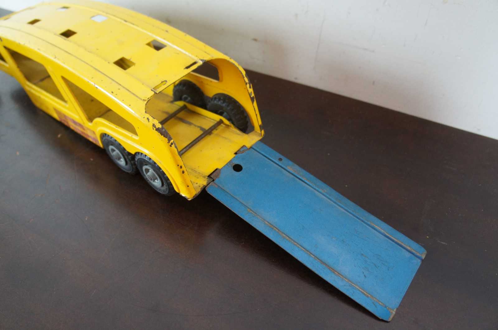 structo car carrier