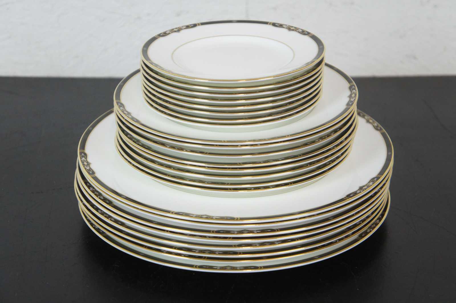 52 Pc Vintage Wedgwood Preston Bone China Dinnerware Set Black & Gold ...