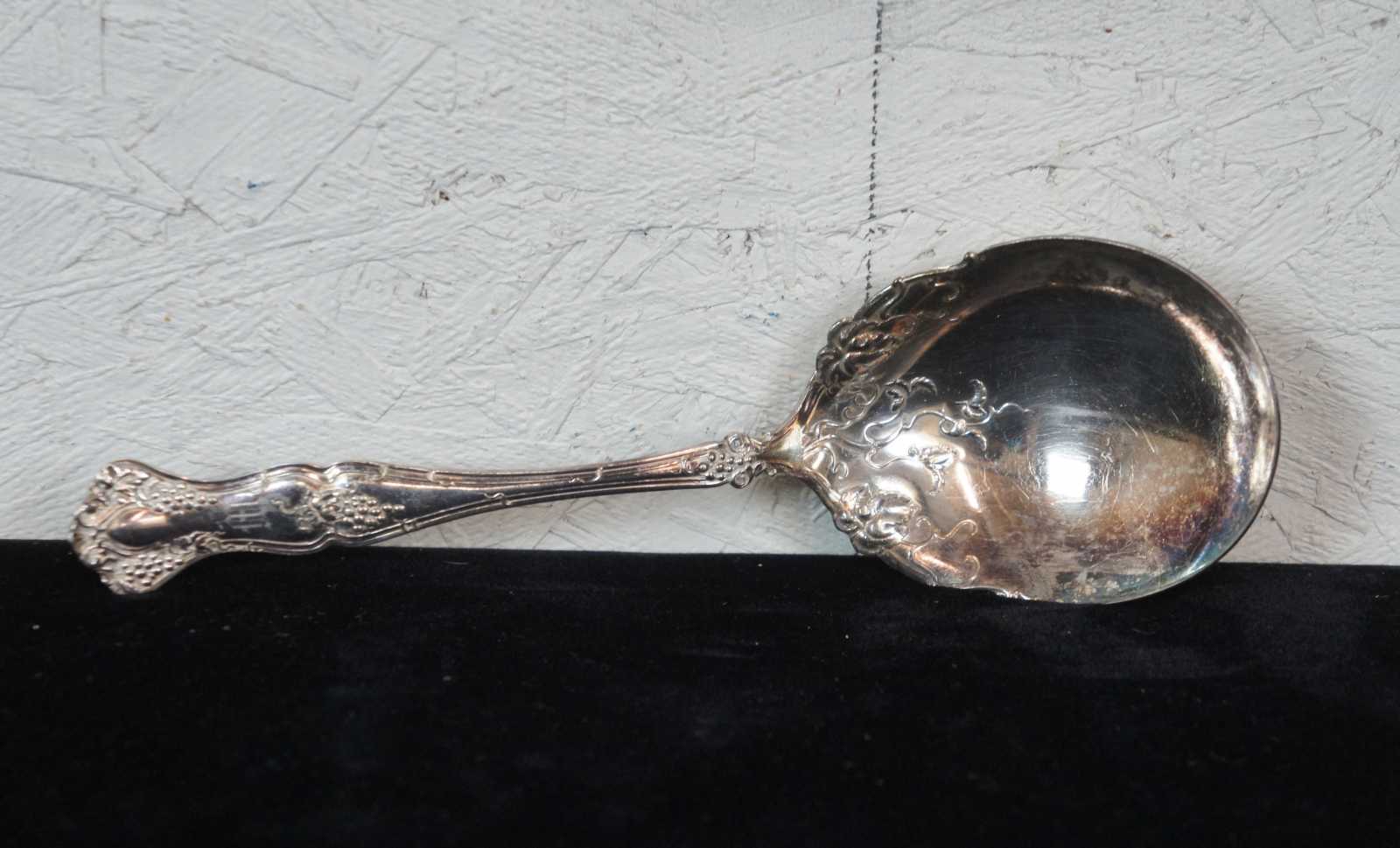 1847 Rogers Bros XS Triple Silver Plate Acorn Charter Oak Large Serving