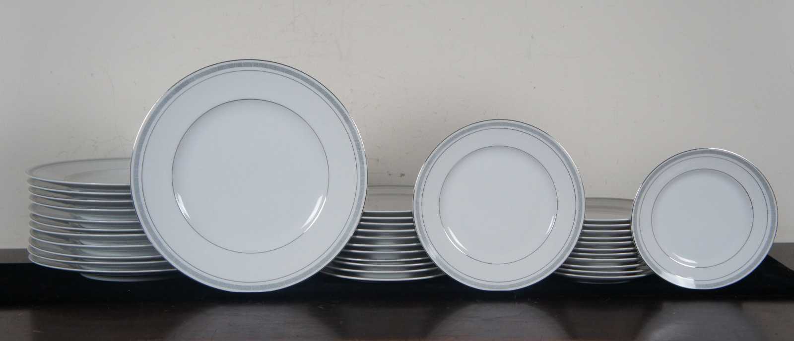 90 Pc Amcrest Fine China Meito Helene Dinnerware Set Greek Key Platinum