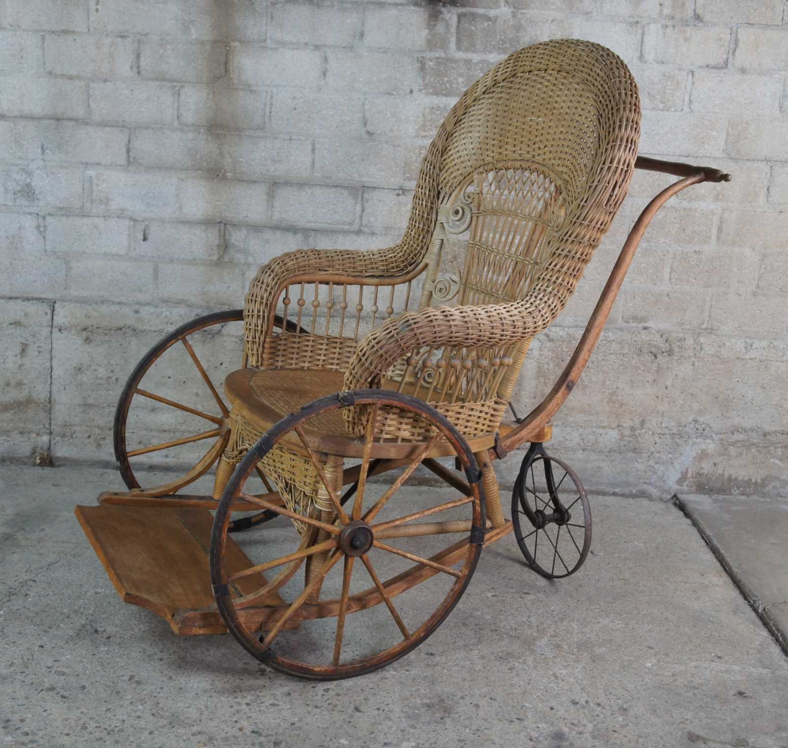 Antique American Victorian Wicker Boardwalk Wheelchair Chair Medical