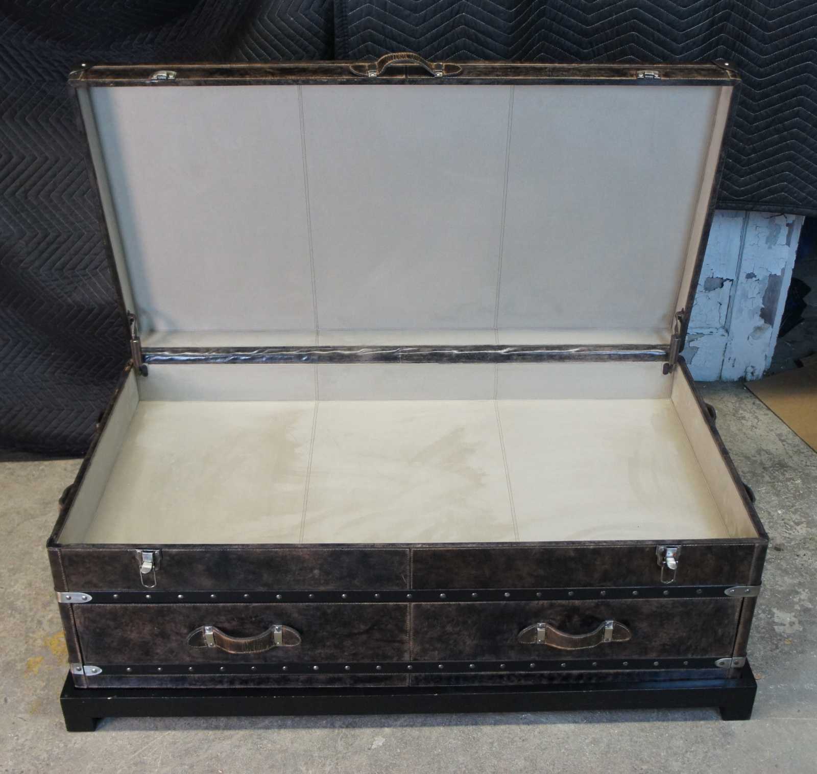 Steamer Trunk Cocktail Table - 6785402