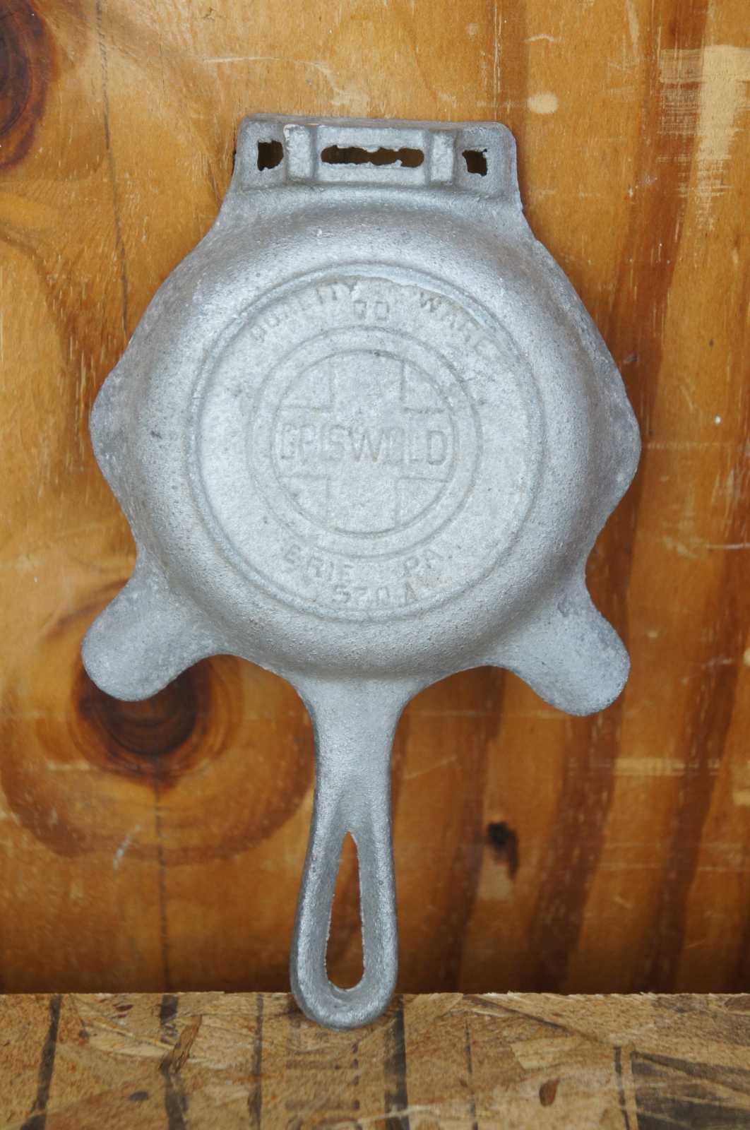 Griswold Cast Iron 00 Ashtray Skillet with match pack holder #570A