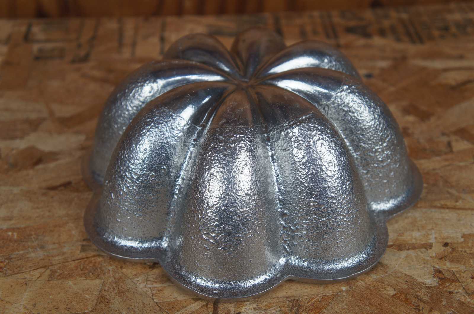 Wilton Cast Aluminum Bundt Pan 