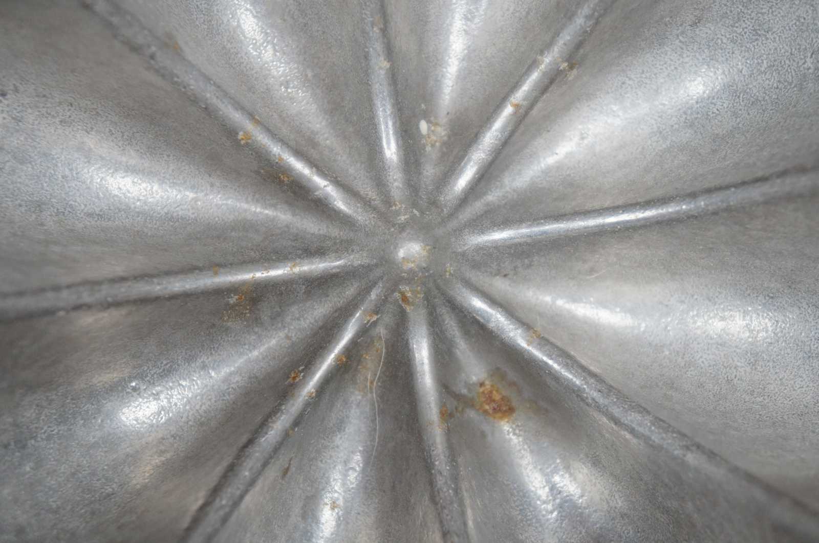 Vintage Wilton Armetale Heavy Cast Aluminum Bundt Cake Form