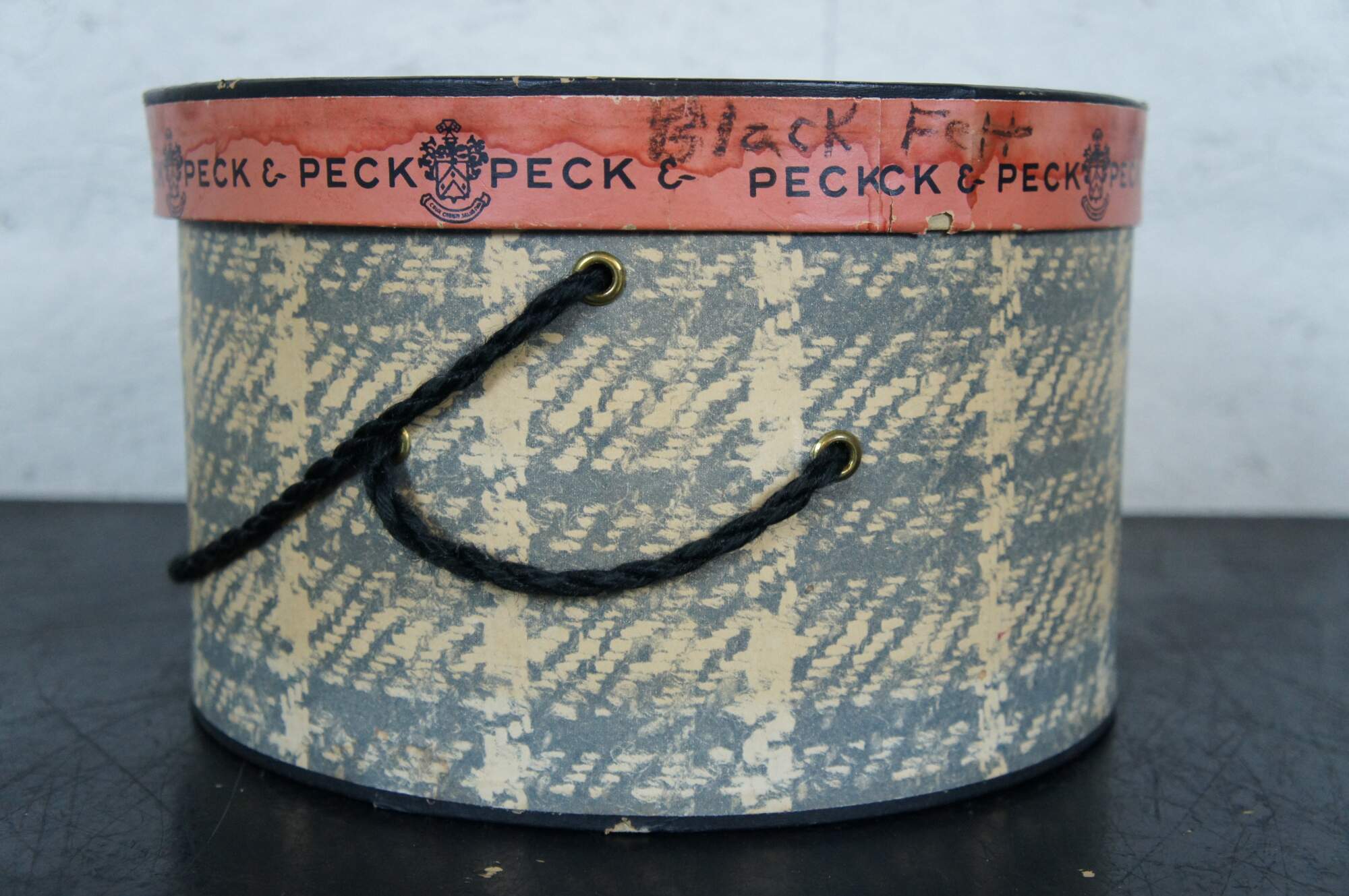 Reserved-1950s Vintage Hat Box-peck & Peck Fifth Ave