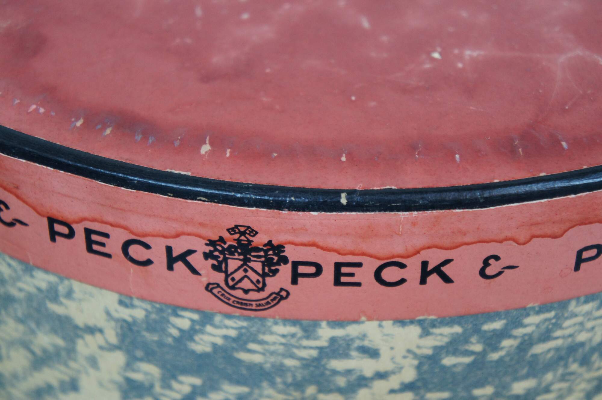 1950s Vintage Hat Box Peck & Peck / 12 Inch Diameter / 