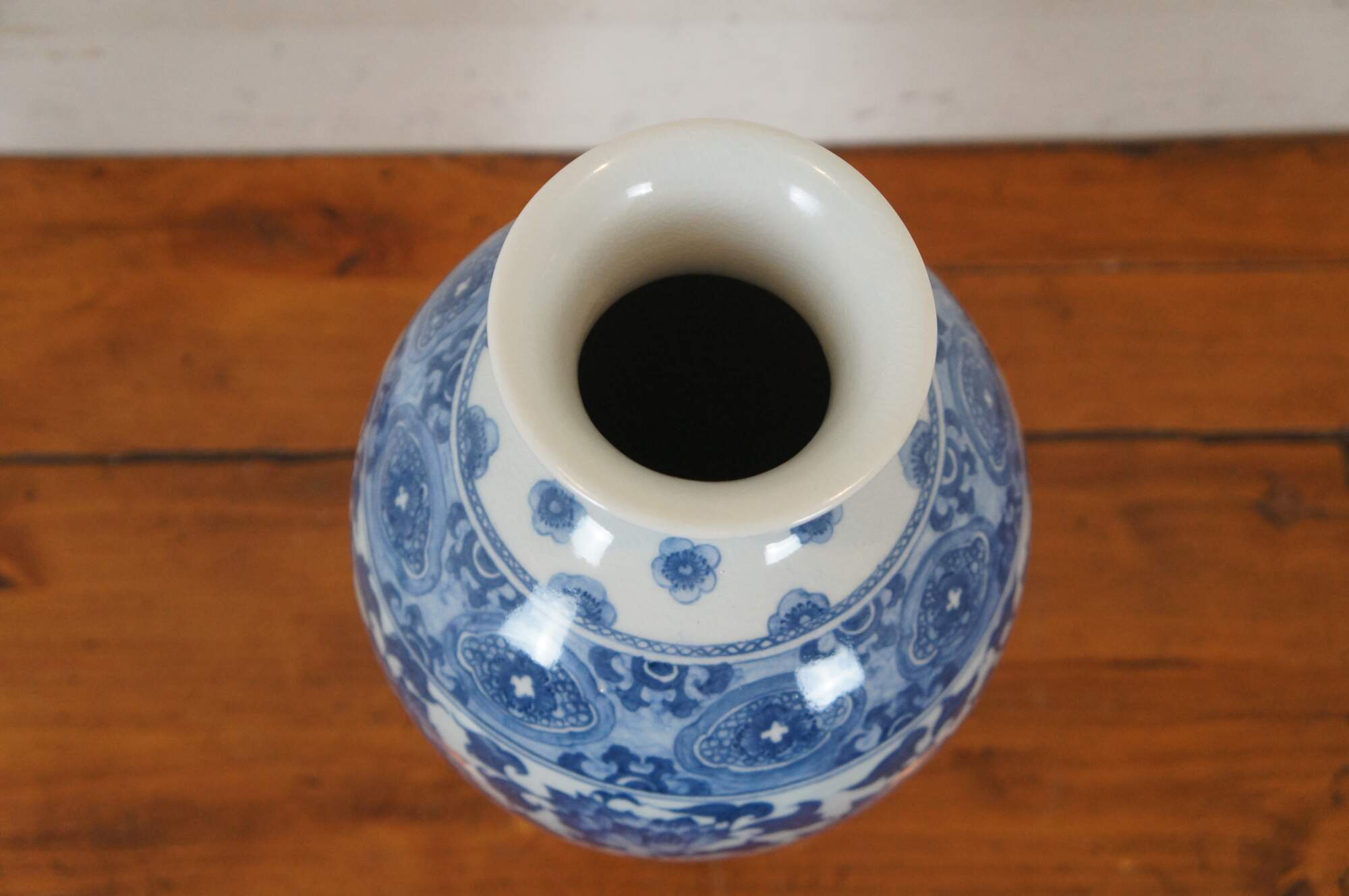 Large Chinoiserie Mantle Vase 