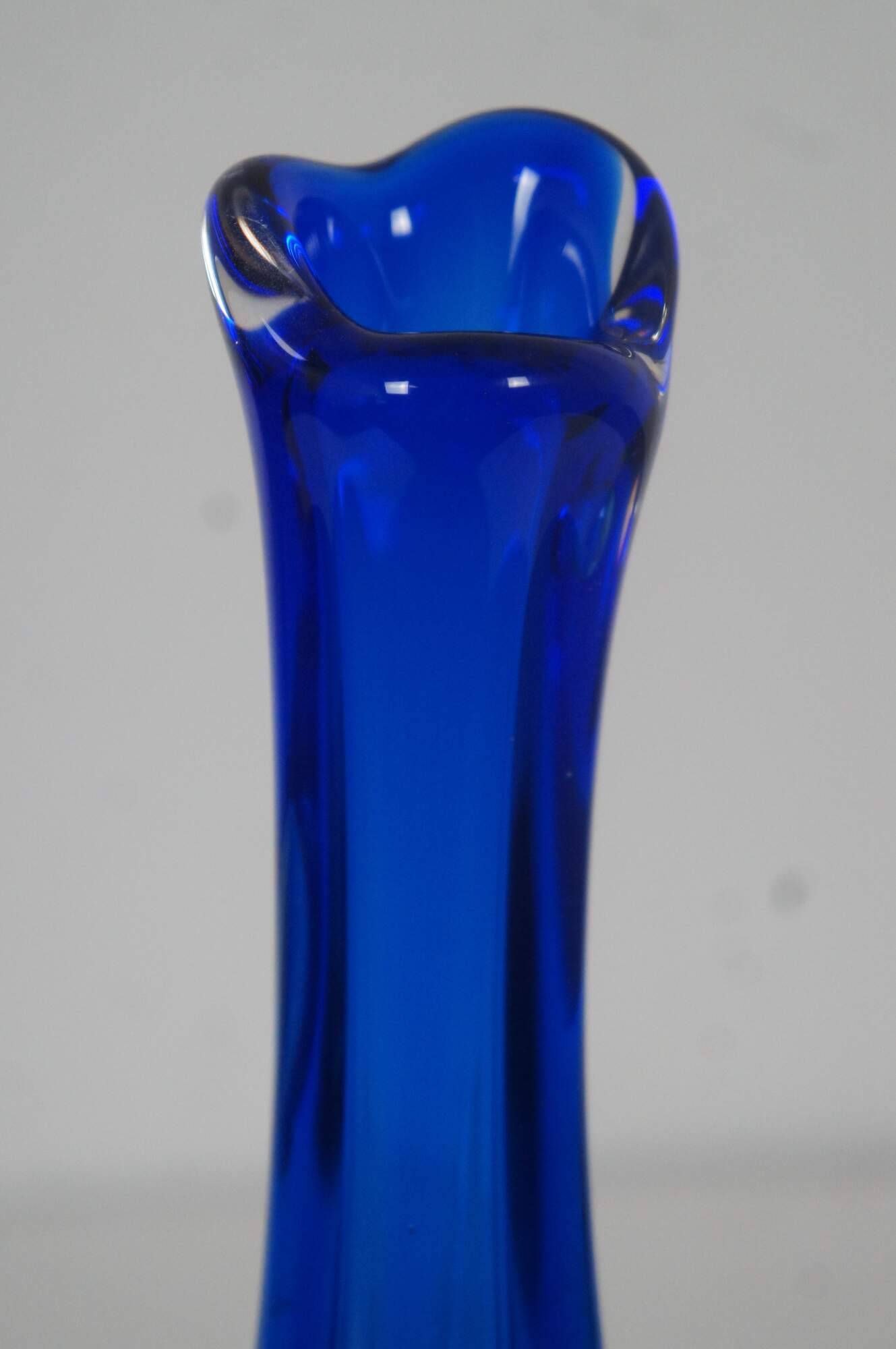 Vintage Magnor Norwegian Cobalt Blue Freeform Glass Flower Vase 10